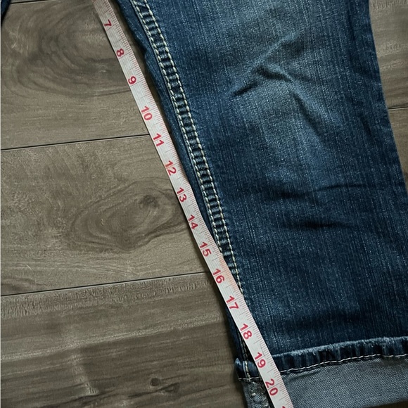 Silver Suki Capris - Picture 6 of 6